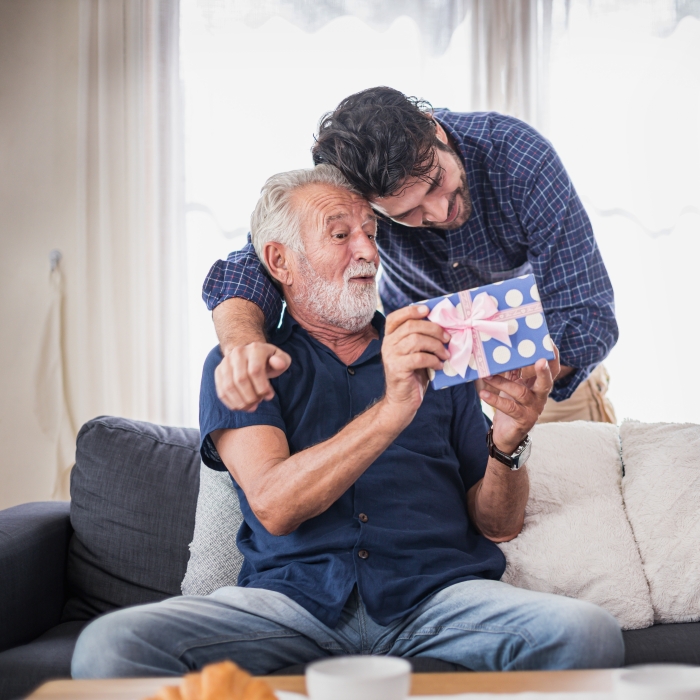 How to integrate elderly adults at Christmas